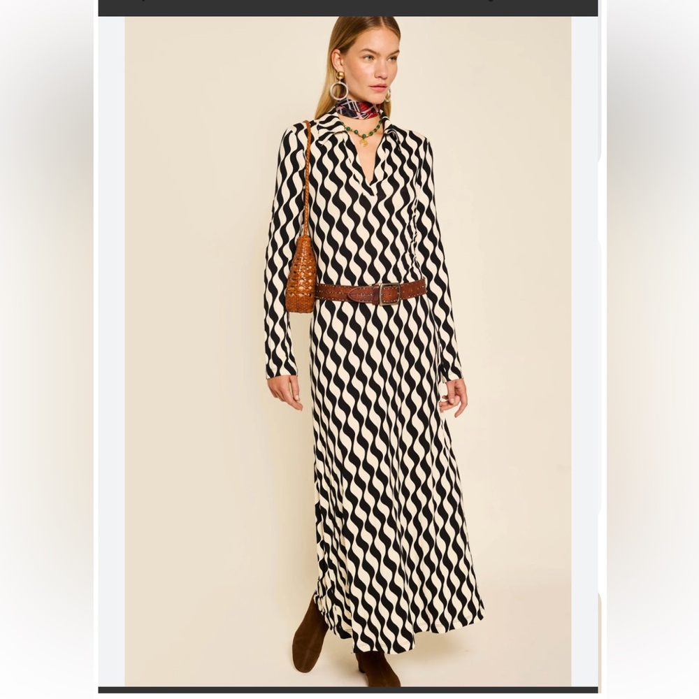 NWOT retail $228 size 6 RIXO Tillie Jersey midi dress with mono wave print.
